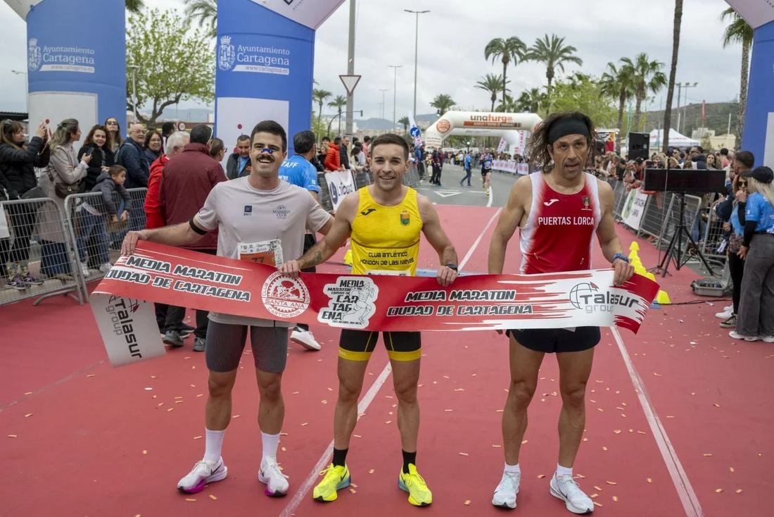 Podio masculino de la Media Maratón de Cartagena 2026